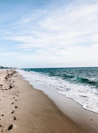 Florida coastline and beach, representing TMC’s contract therapy services across the state.