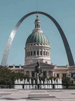 Gateway Arch and Old Courthouse in St. Louis, Missouri, representing TMC’s contract therapy services across the state.